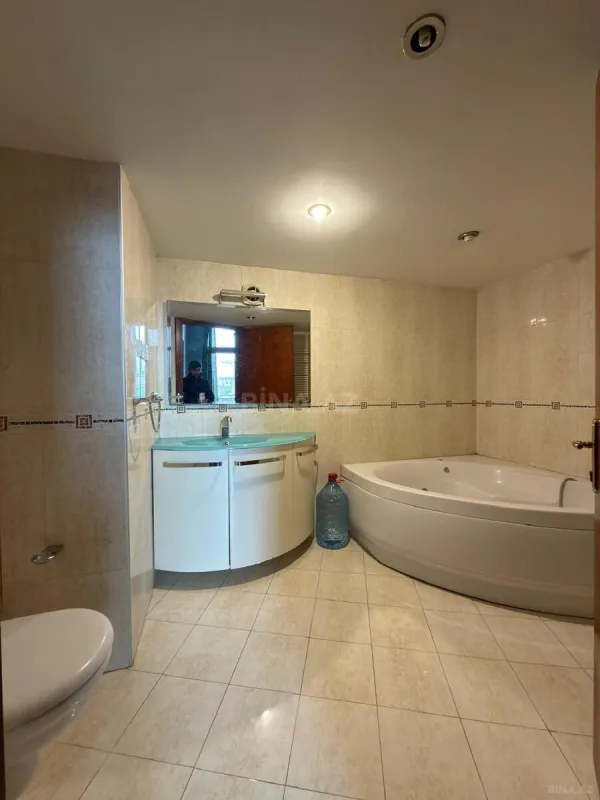 Satılır 4 otaqlı mənzil 111 m²