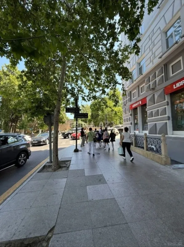 Satılır obyekt 140 m²