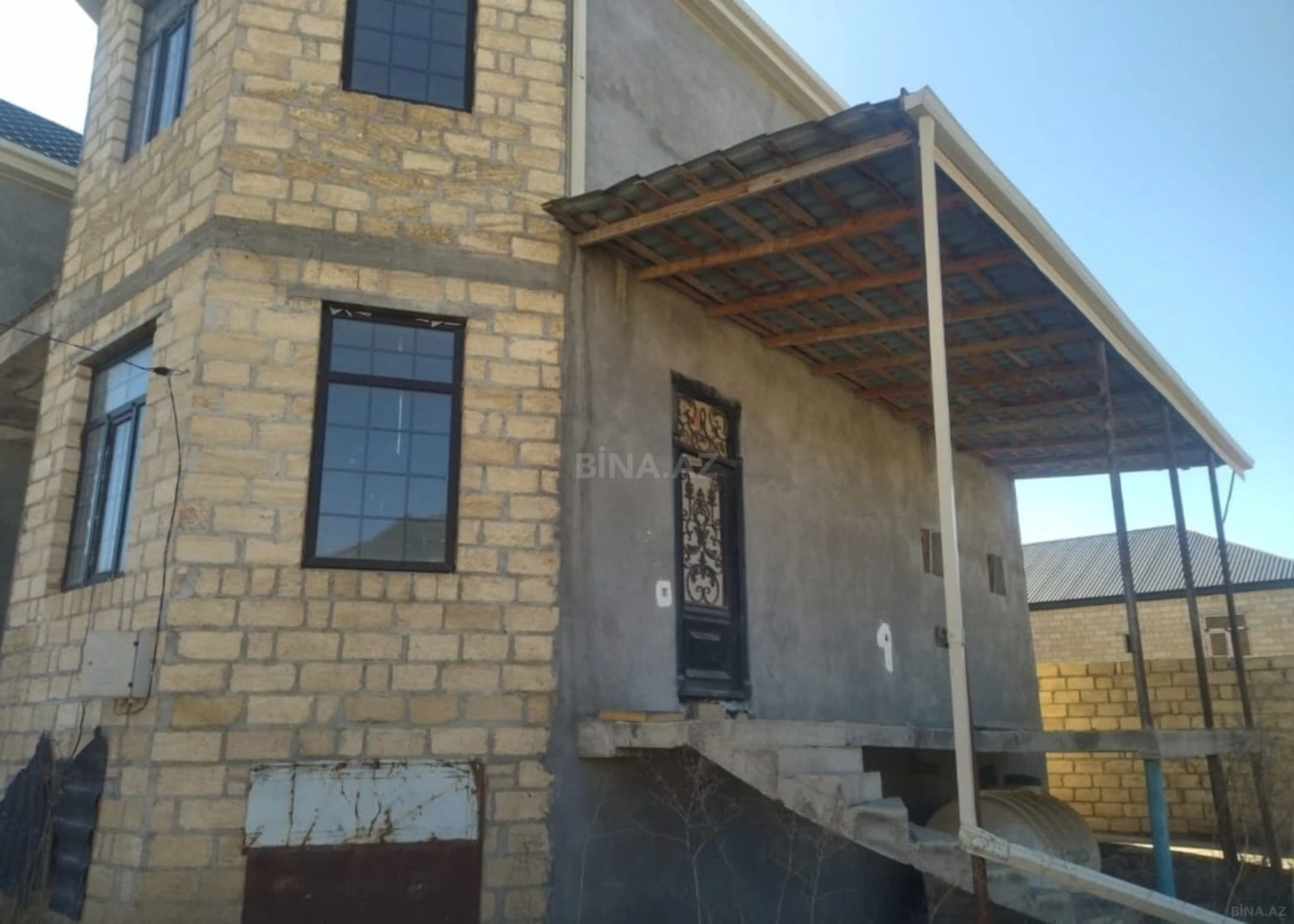 Satılır 6 otaqlı həyət evi 300 m²