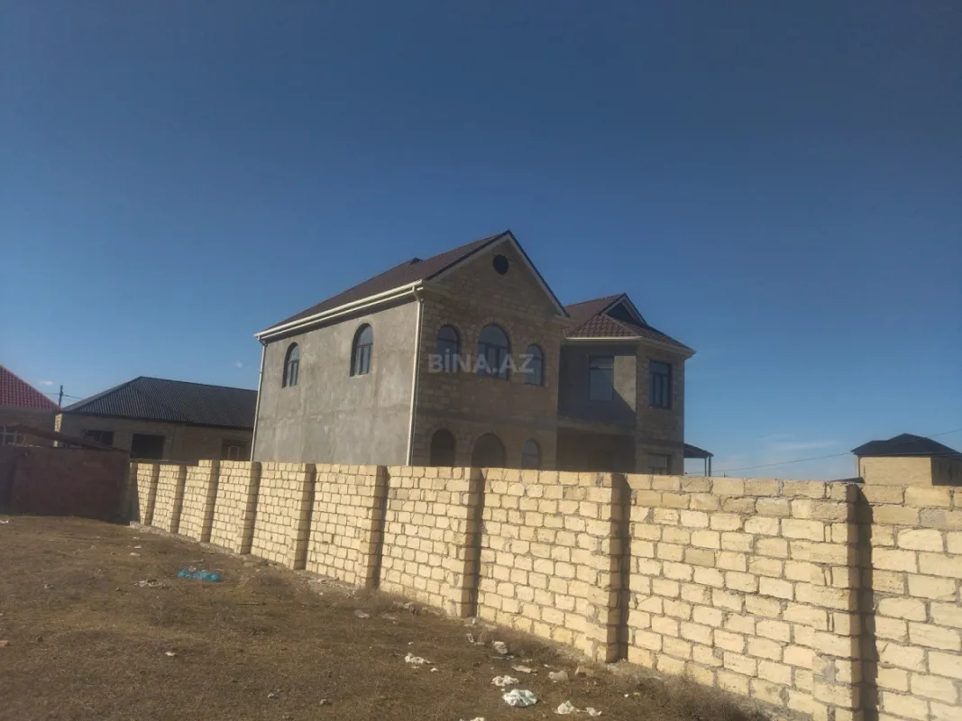 Satılır 6 otaqlı həyət evi 300 m²