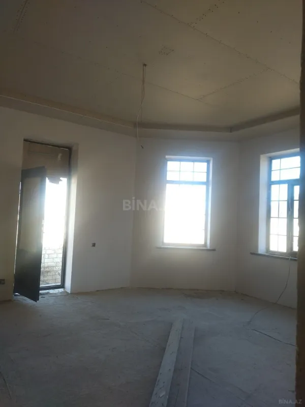 Satılır 6 otaqlı həyət evi 300 m²