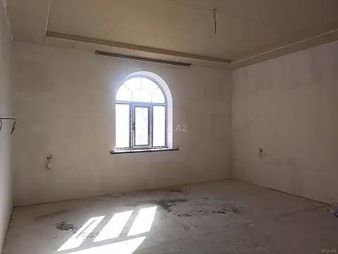Satılır 6 otaqlı həyət evi 300 m²