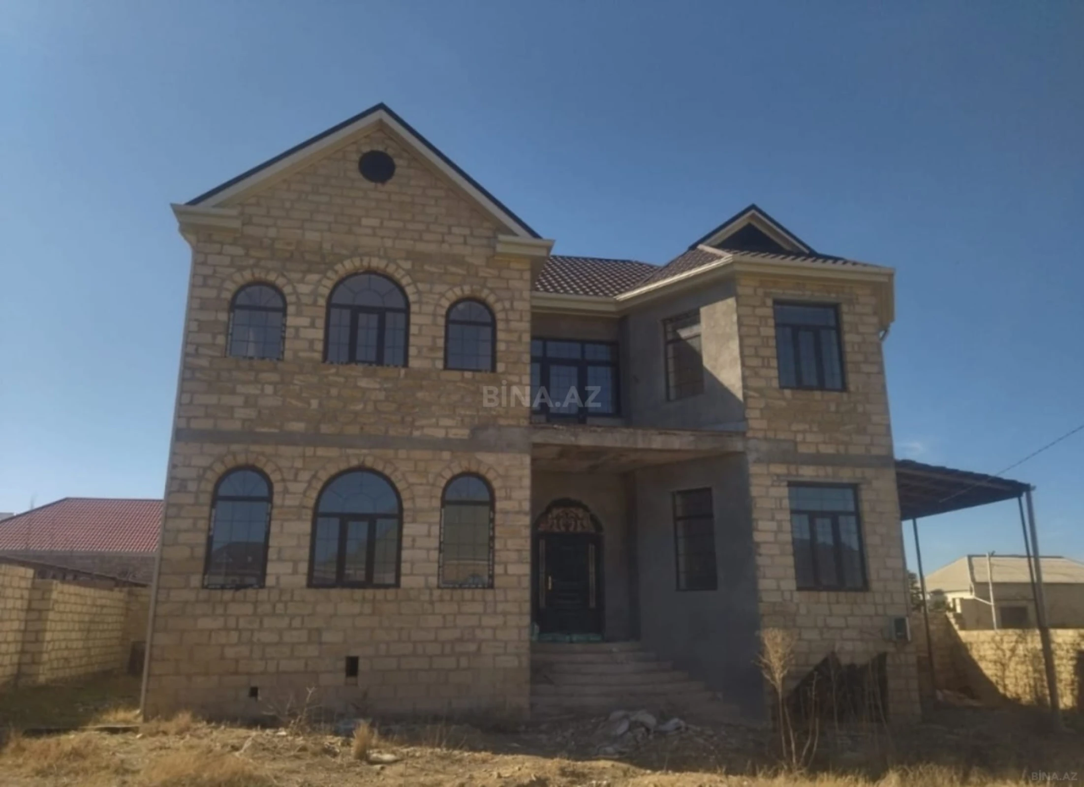 Satılır 6 otaqlı həyət evi 300 m²