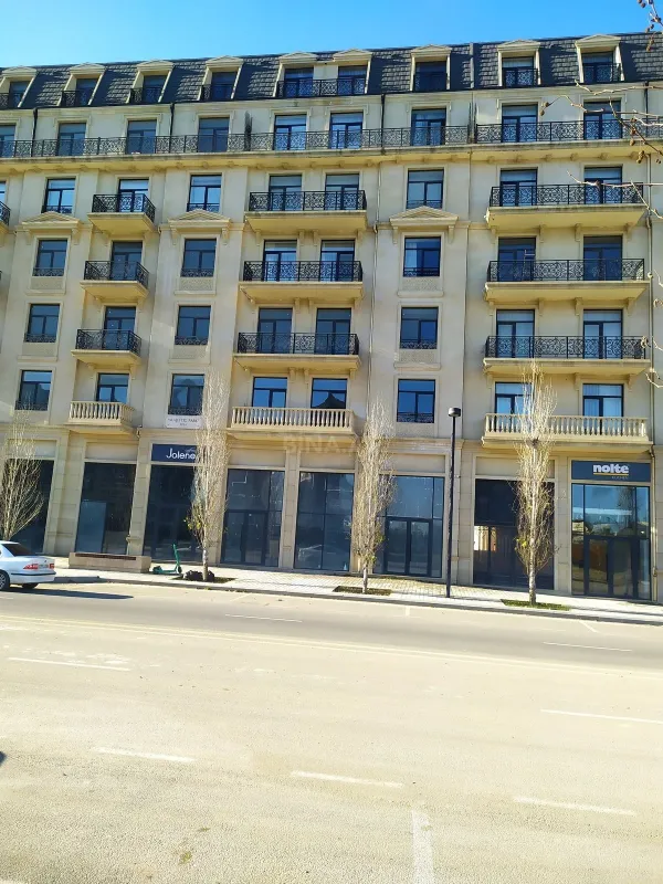 Satılır 5 otaqlı mənzil 178 m²