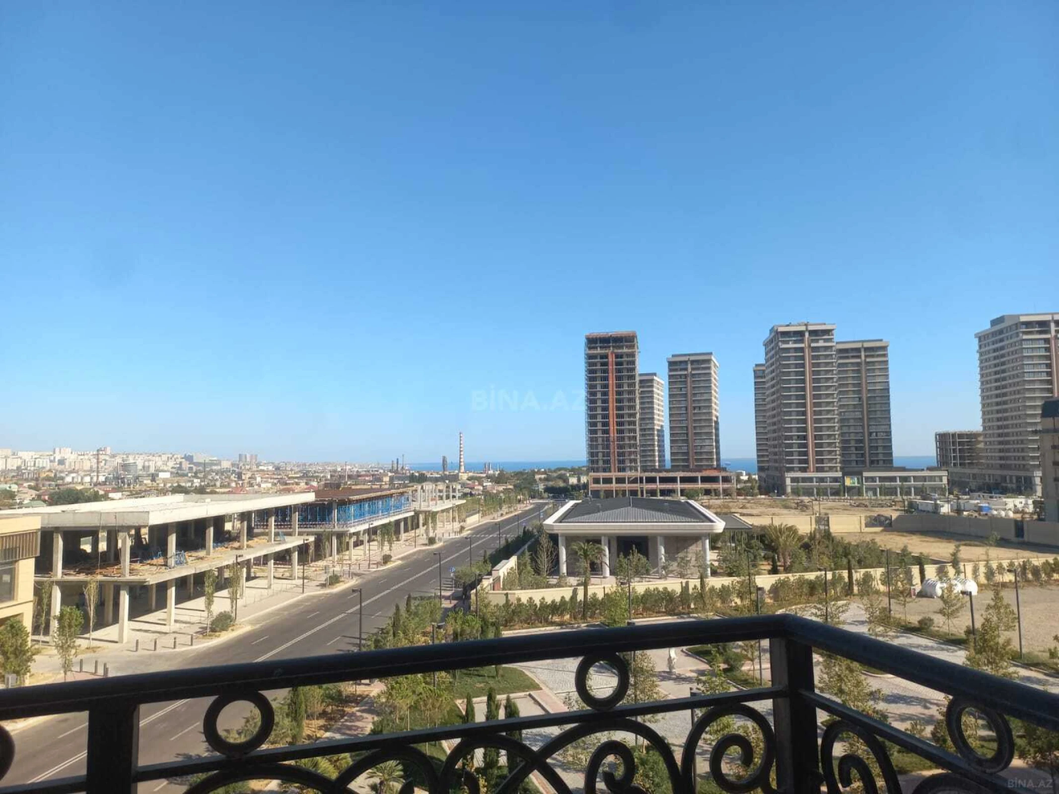 Satılır 5 otaqlı mənzil 178 m²
