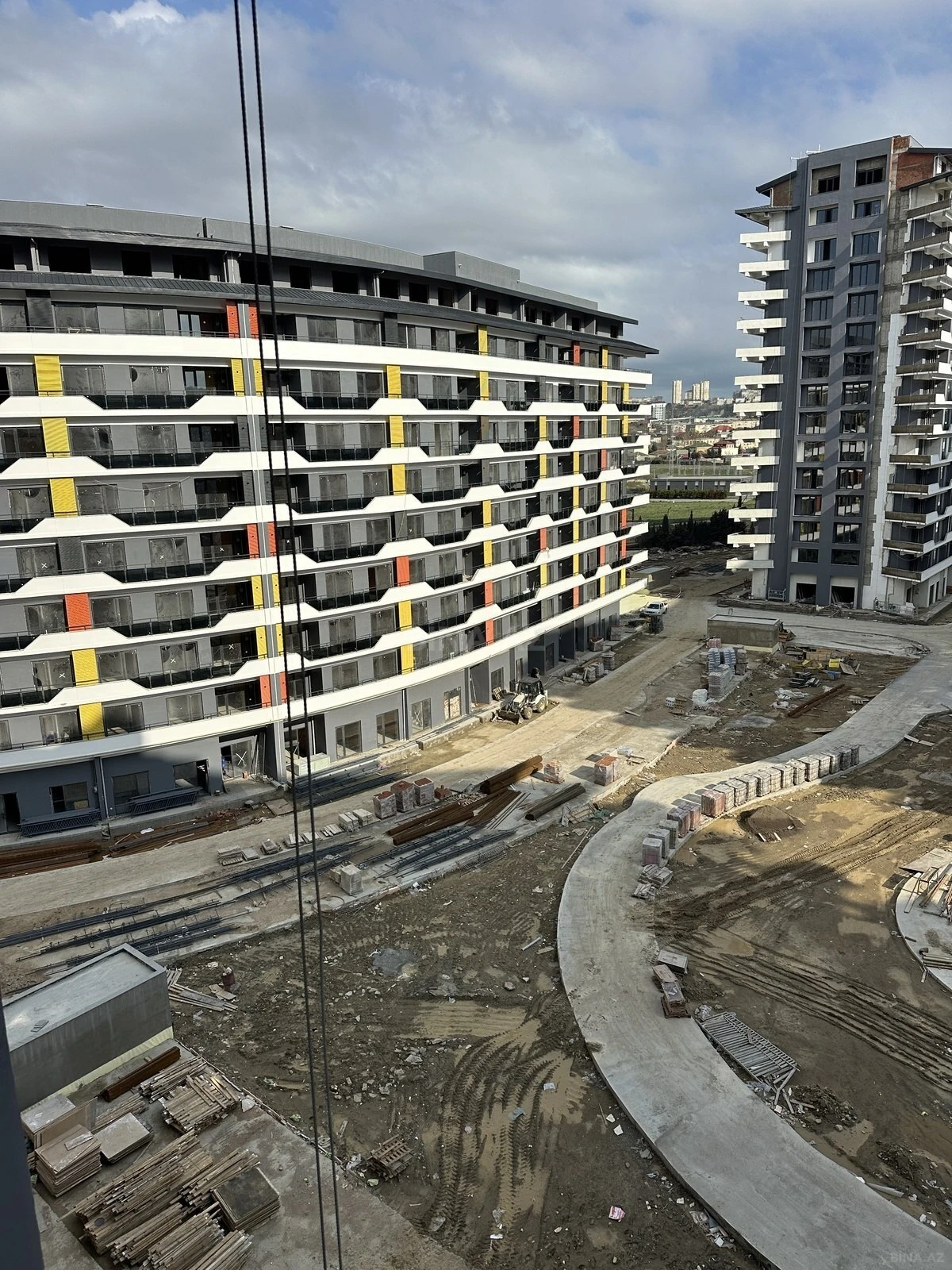 Satılır 2 otaqlı mənzil 91 m²