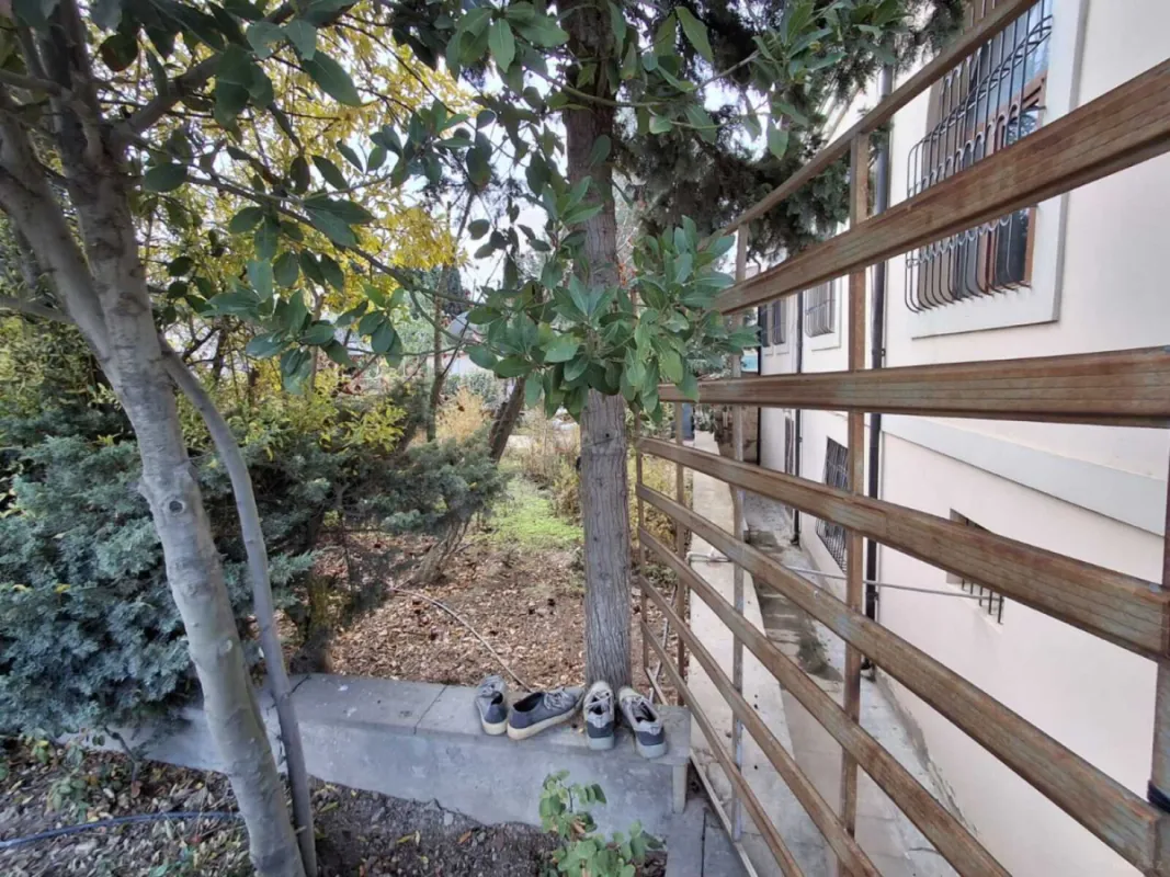 Satılır 12 otaqlı həyət evi 800 m²