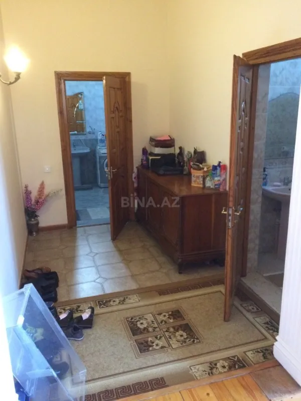 Satılır 12 otaqlı həyət evi 800 m²