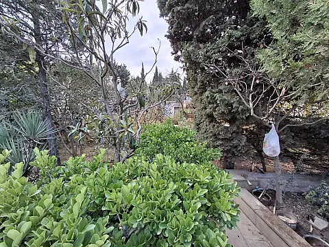 Satılır 12 otaqlı həyət evi 800 m²