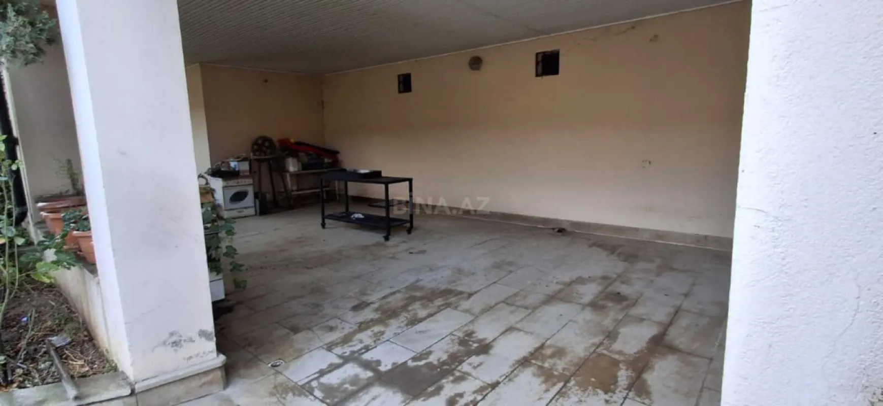 Satılır 12 otaqlı həyət evi 800 m²