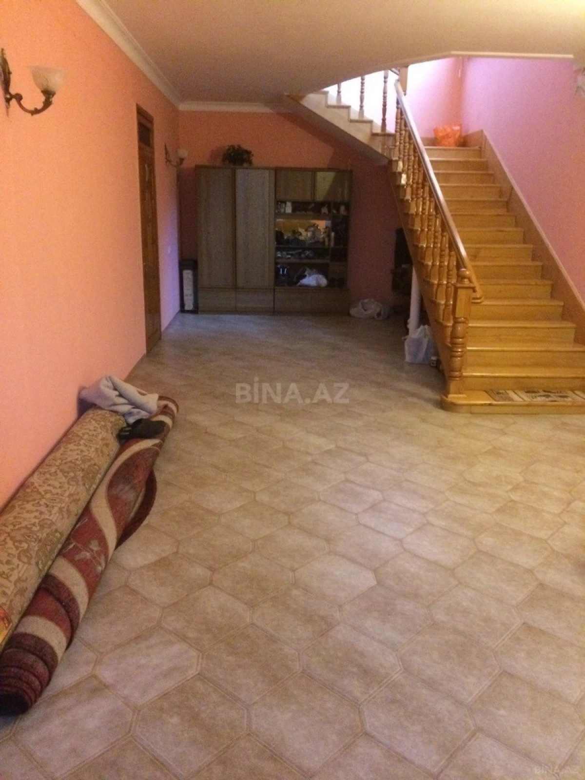 Satılır 12 otaqlı həyət evi 800 m²