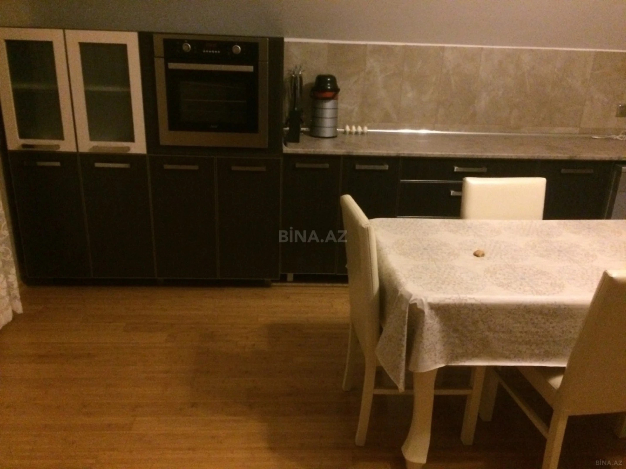 Satılır 12 otaqlı həyət evi 800 m²