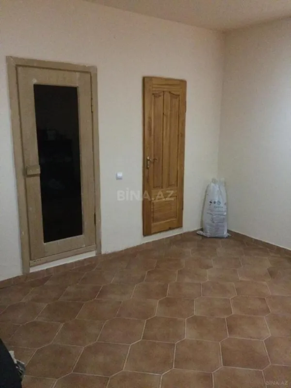 Satılır 12 otaqlı həyət evi 800 m²