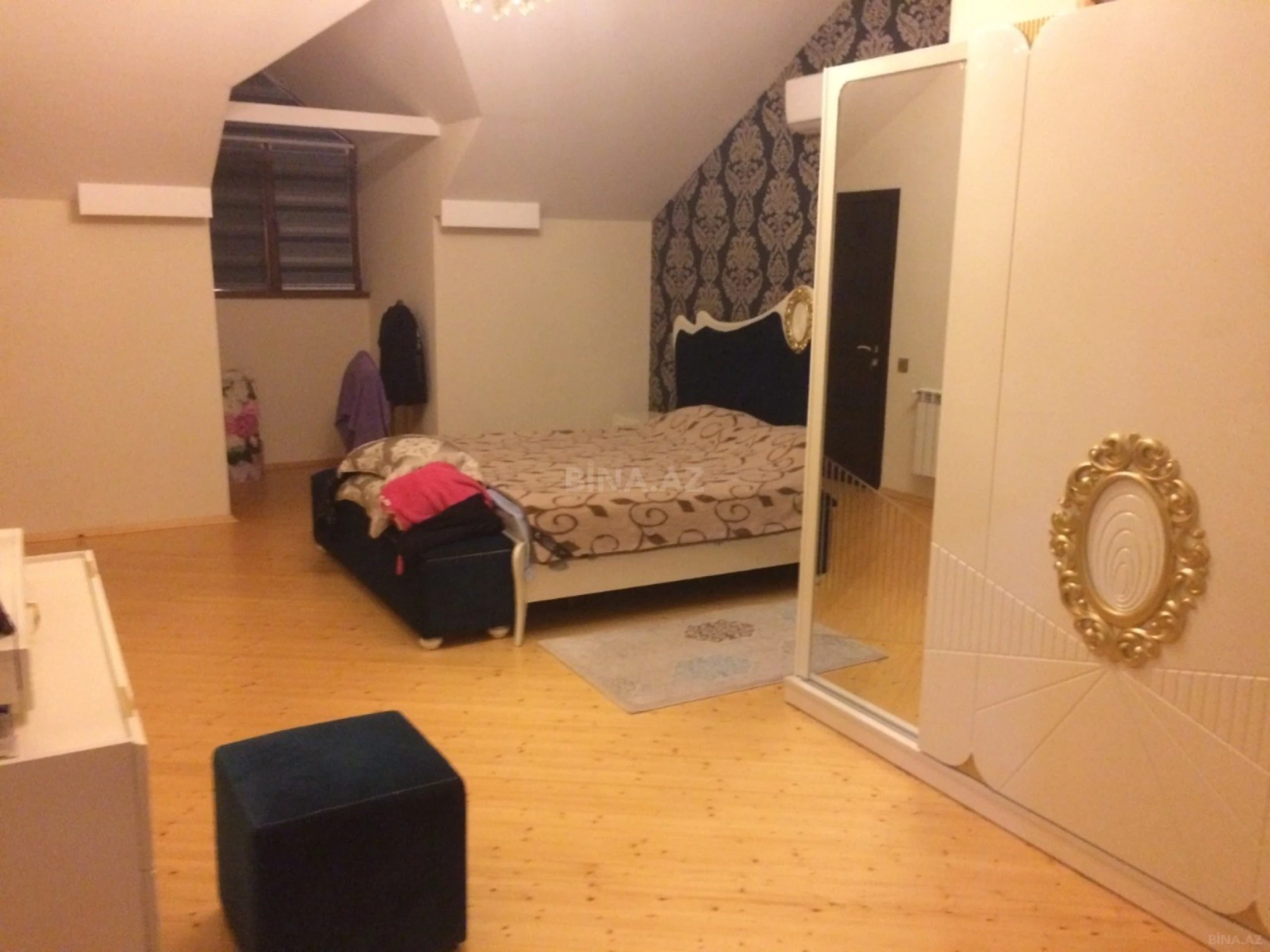 Satılır 12 otaqlı həyət evi 800 m²