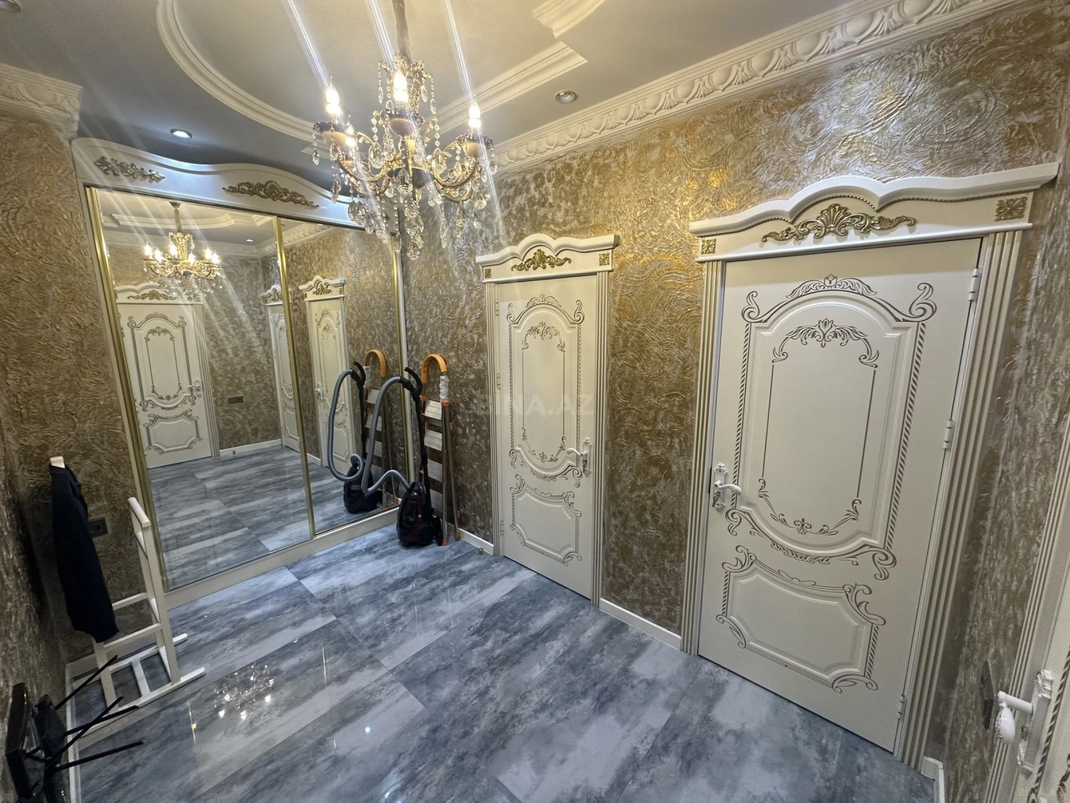 Satılır 2 otaqlı mənzil 74 m²