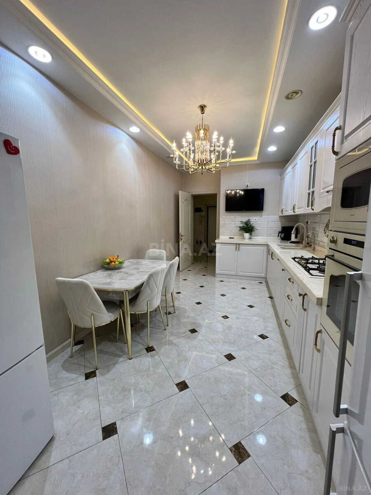 Satılır 3 otaqlı mənzil 134 m²