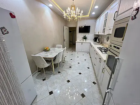 Satılır 3 otaqlı mənzil 134 m²