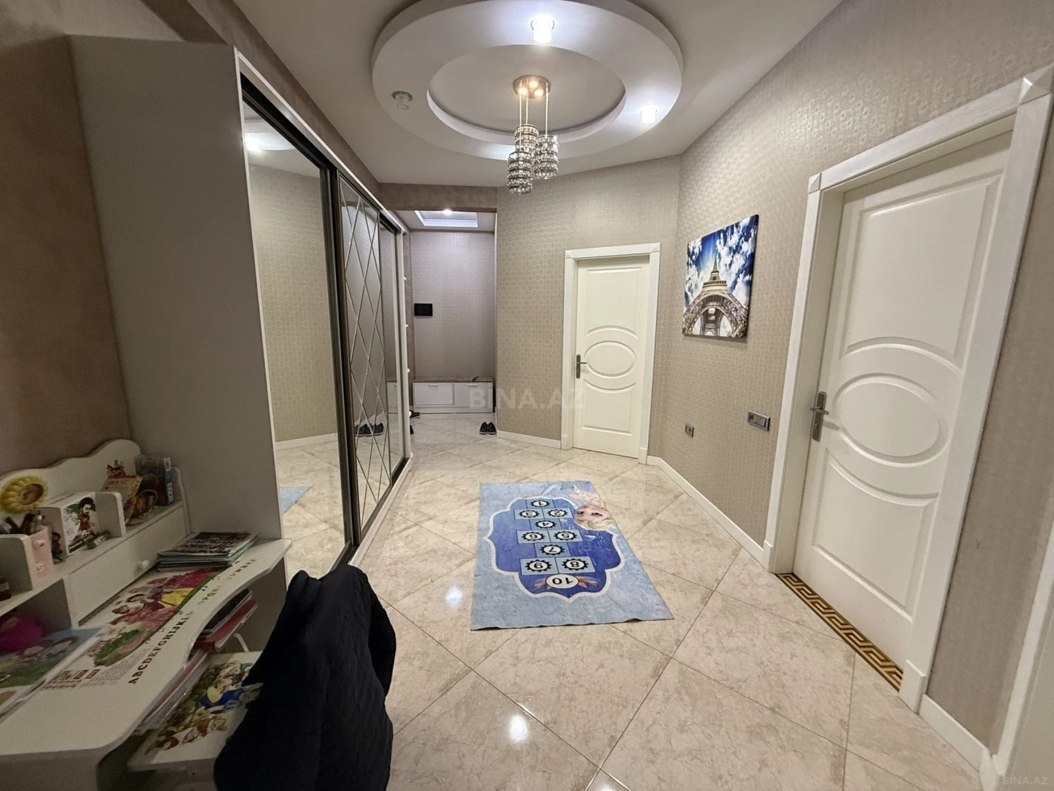 Satılır 3 otaqlı mənzil 130 m²