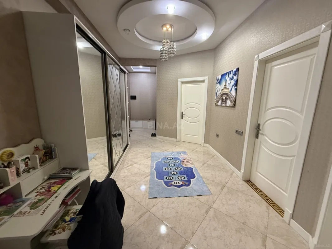 Satılır 3 otaqlı mənzil 130 m²