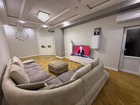 Satılır 3 otaqlı mənzil 130 m²