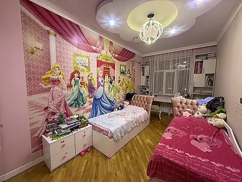 Satılır 3 otaqlı mənzil 130 m²