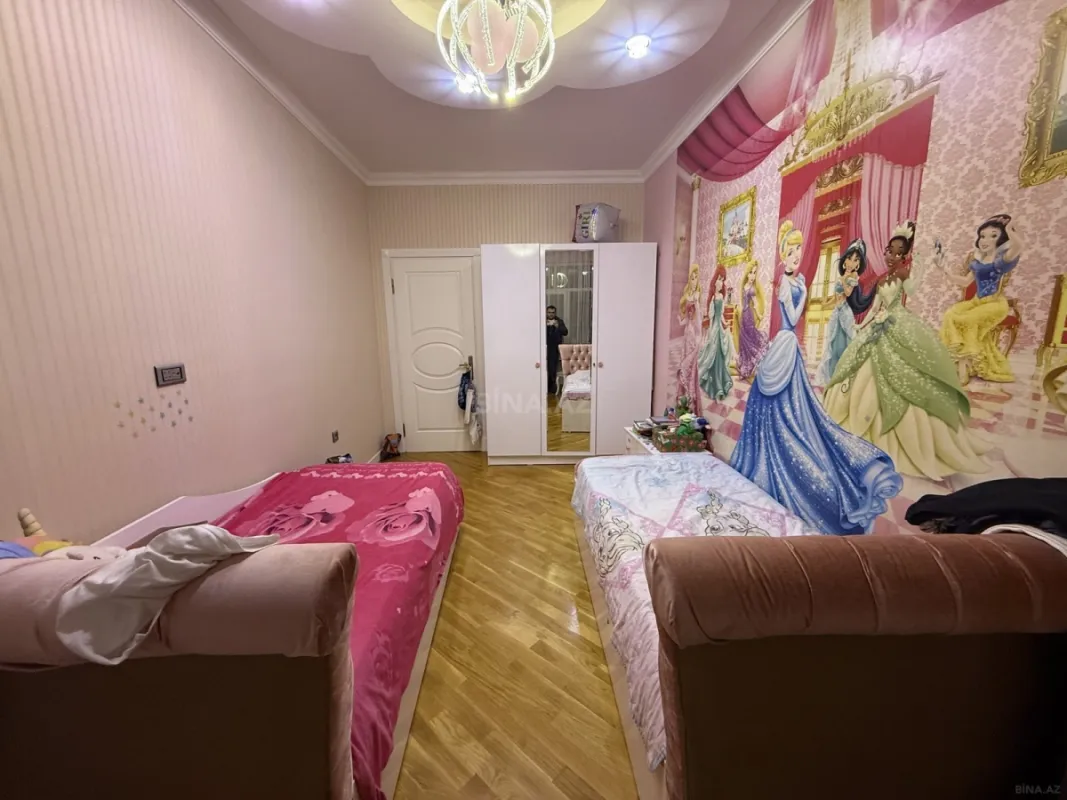 Satılır 3 otaqlı mənzil 130 m²