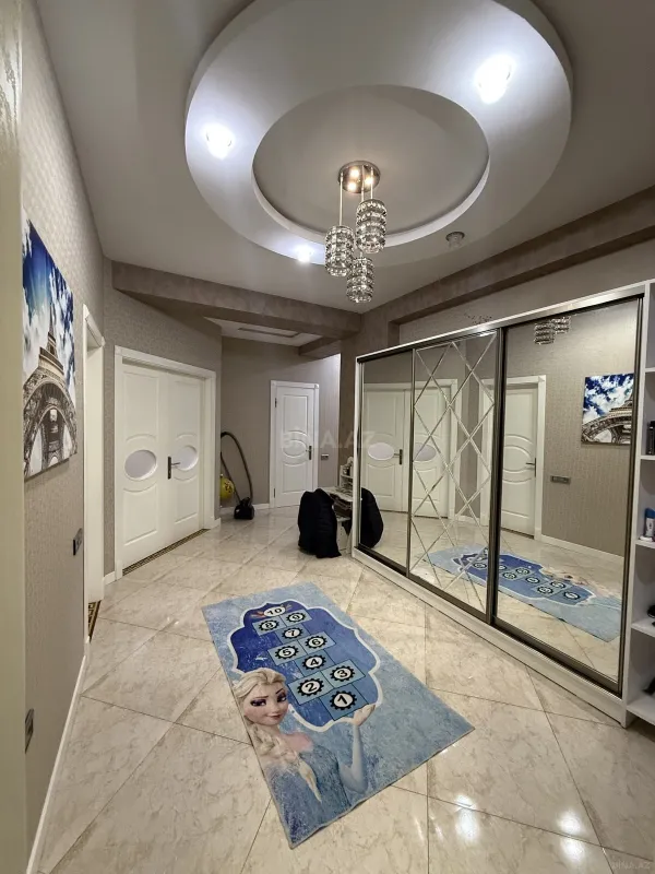Satılır 3 otaqlı mənzil 130 m²