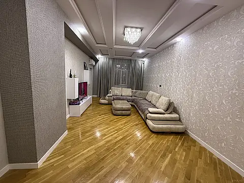 Satılır 3 otaqlı mənzil 130 m² — Bakı, Həzi Aslanov qəs. 3 otaq 130.00 m²