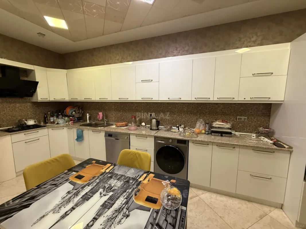 Satılır 3 otaqlı mənzil 130 m²