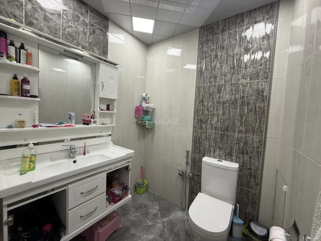 Satılır 3 otaqlı mənzil 130 m²