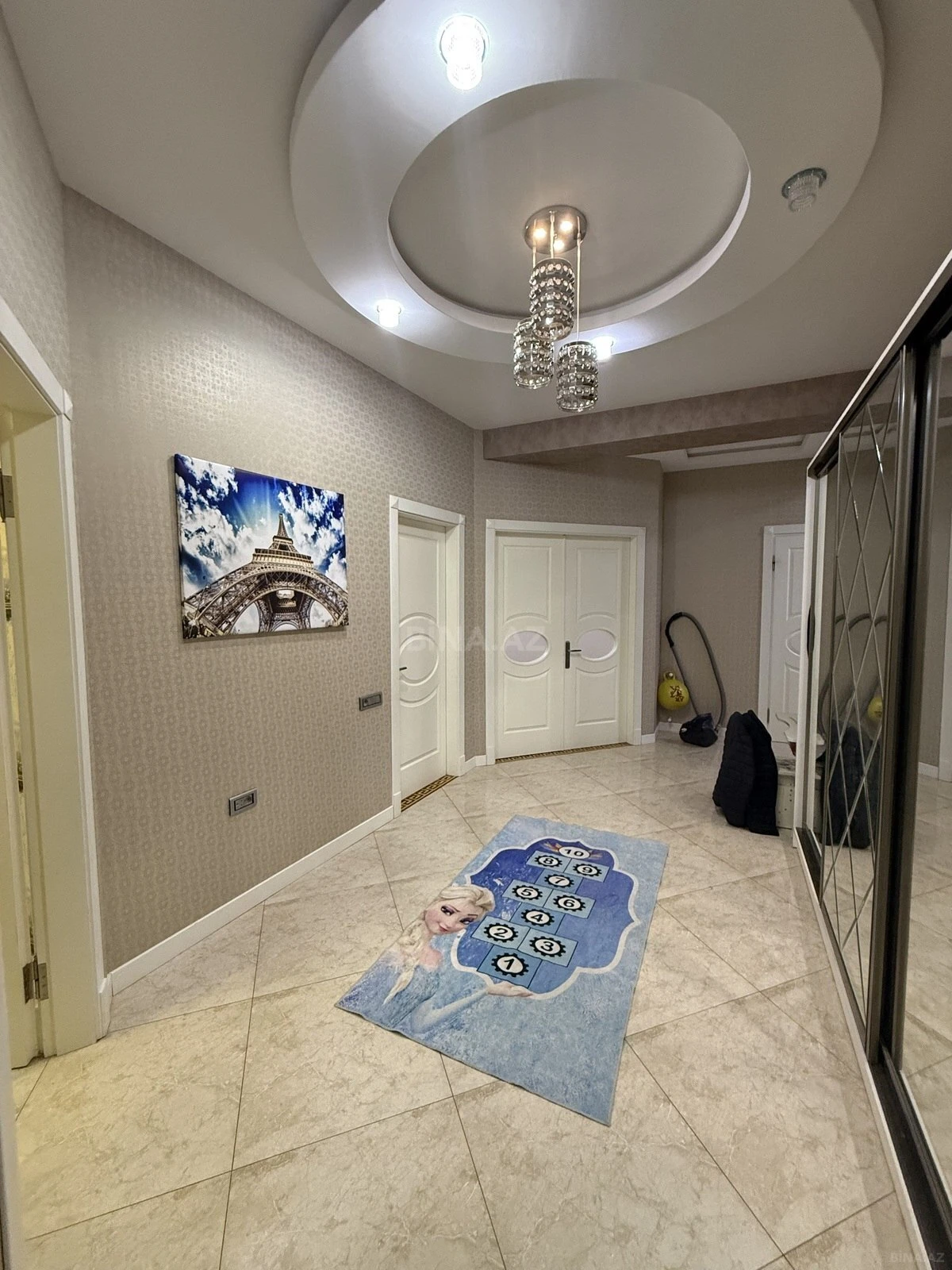 Satılır 3 otaqlı mənzil 130 m²