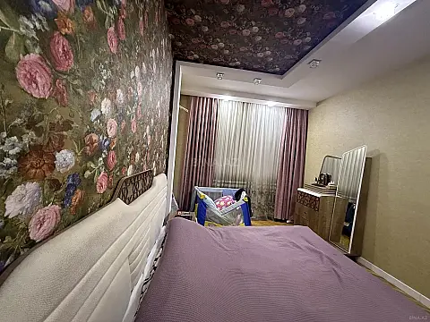 Satılır 3 otaqlı mənzil 130 m²