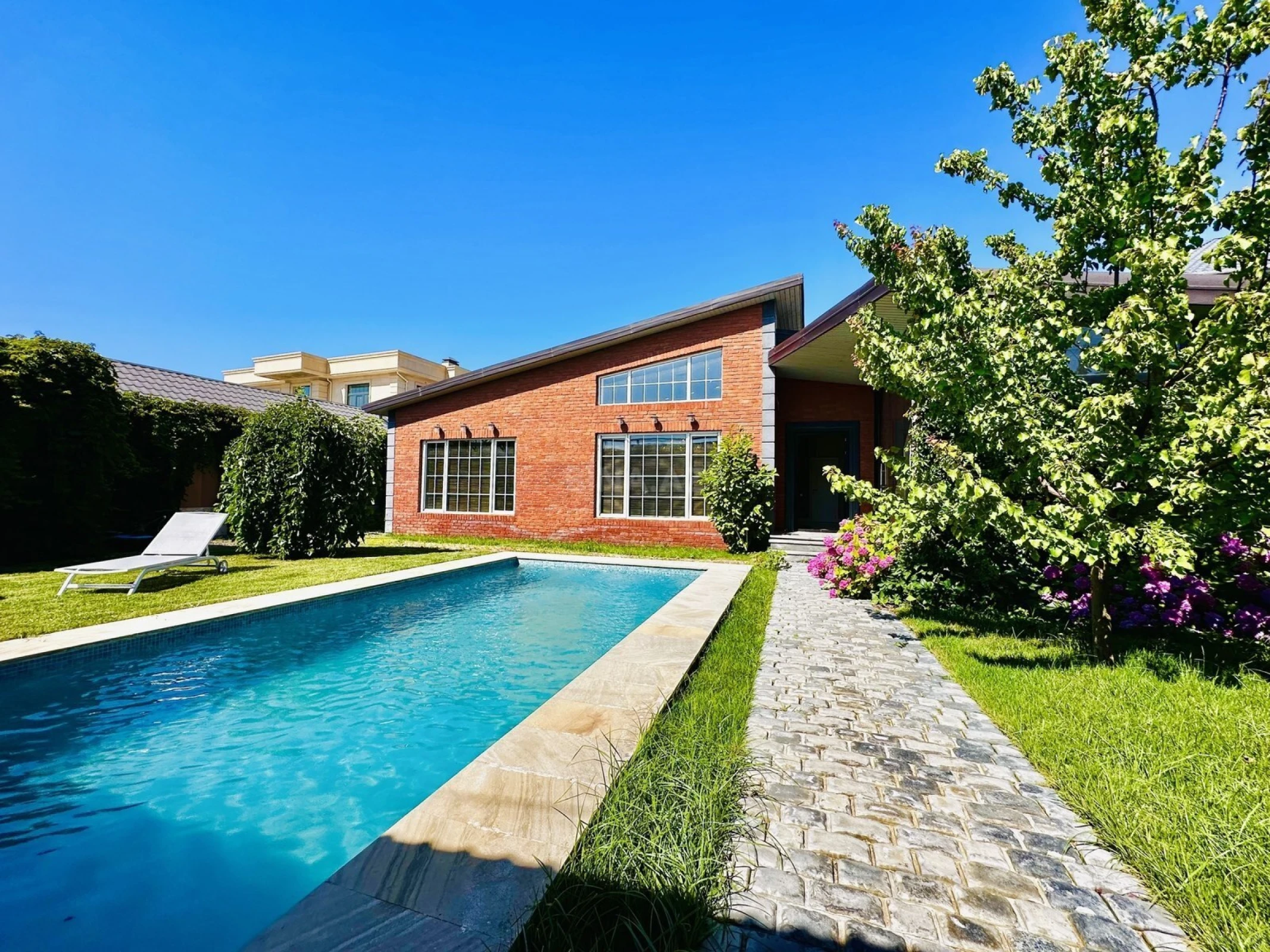 Satılır 4 otaqlı həyət evi 160 m²