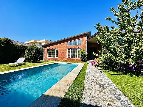 Satılır 4 otaqlı həyət evi 160 m²