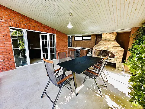 Satılır 4 otaqlı həyət evi 160 m²