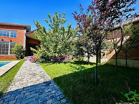 Satılır 4 otaqlı həyət evi 160 m²