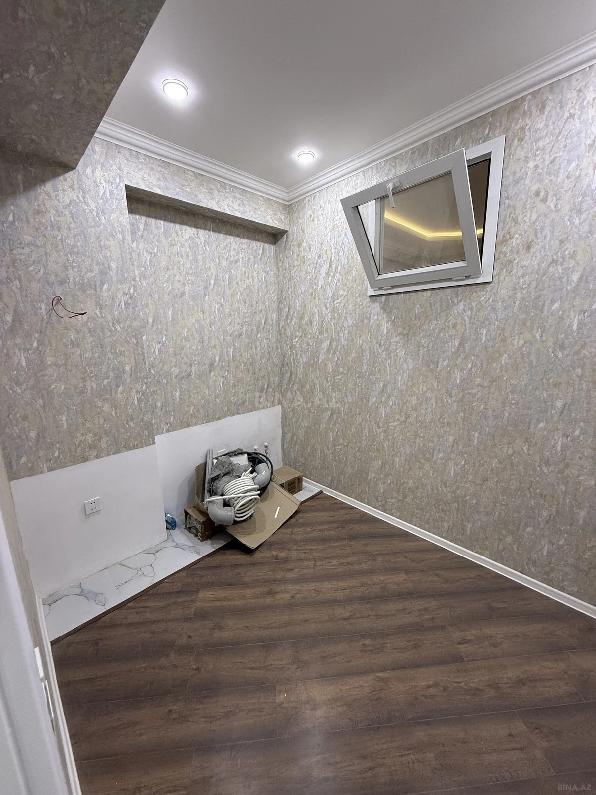 Satılır 2 otaqlı mənzil 61 m²