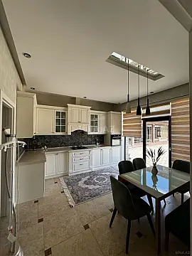 Kirayə verilir 4 otaqlı həyət evi 250 m²