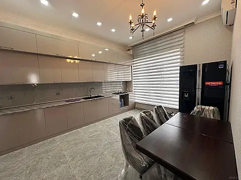 Satılır 5 otaqlı həyət evi 190 m²