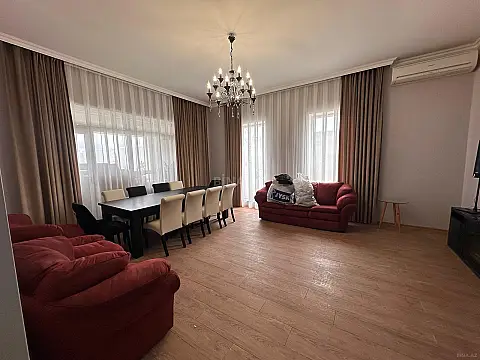 Satılır 5 otaqlı həyət evi 190 m²