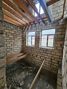 Satılır 5 otaqlı həyət evi 140 m²