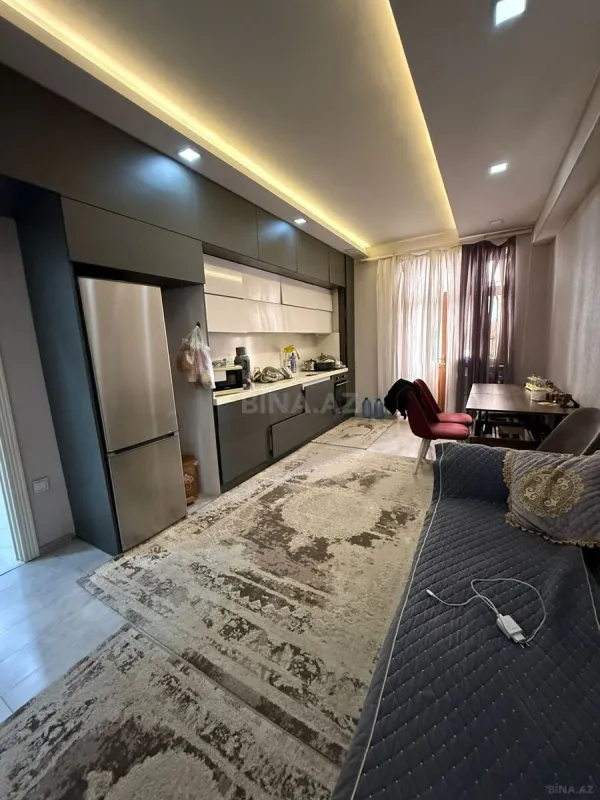 Satılır 3 otaqlı mənzil 138 m²