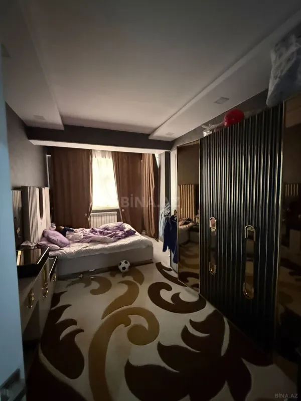 Satılır 3 otaqlı mənzil 138 m²