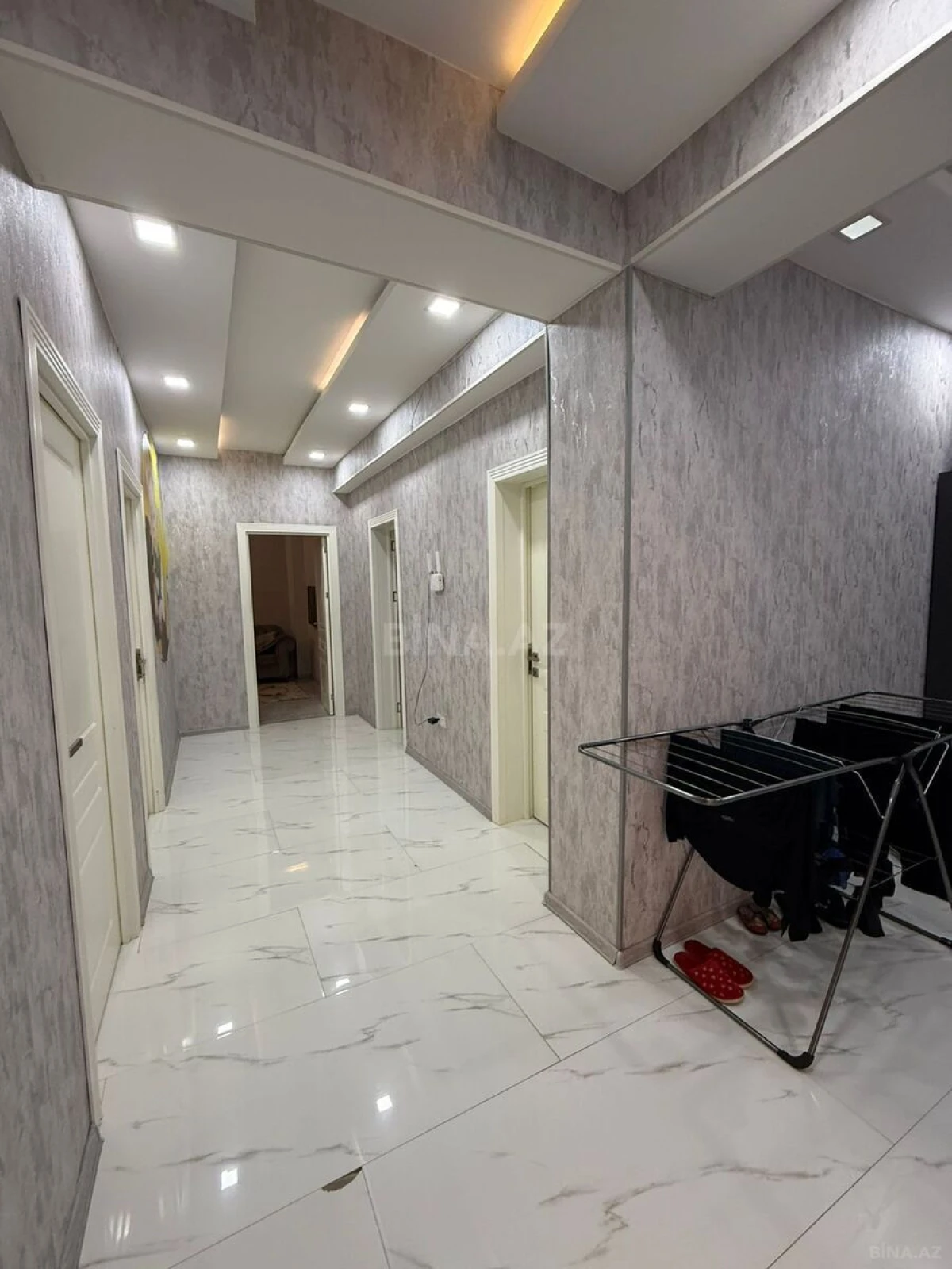 Satılır 3 otaqlı mənzil 138 m²