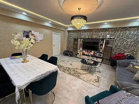 Satılır 3 otaqlı mənzil 138 m²