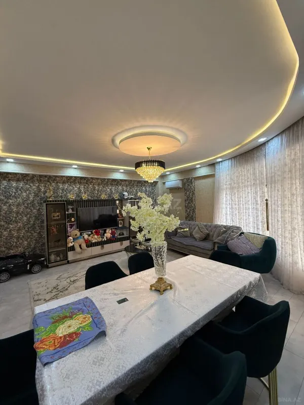 Satılır 3 otaqlı mənzil 138 m²
