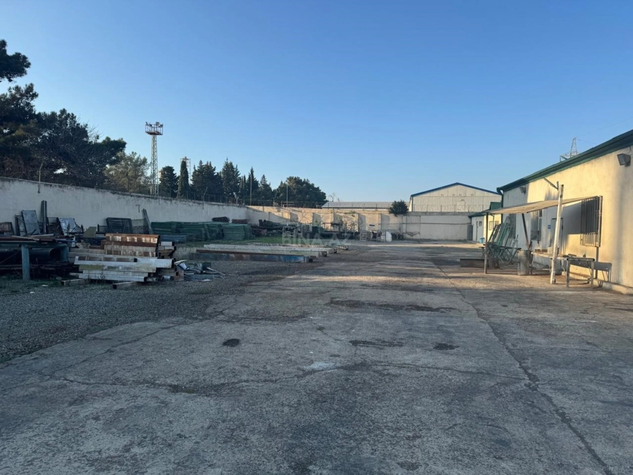 Satılır obyekt 1300 m²