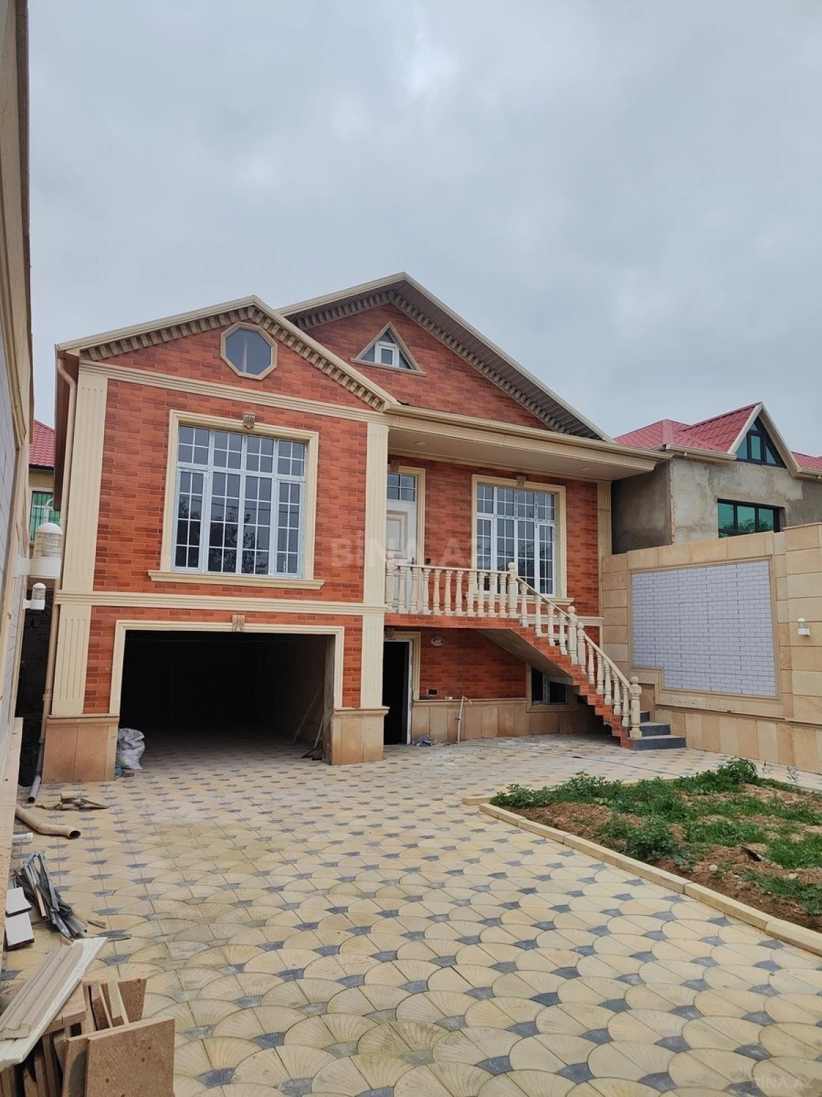 Satılır 5 otaqlı həyət evi 190 m²