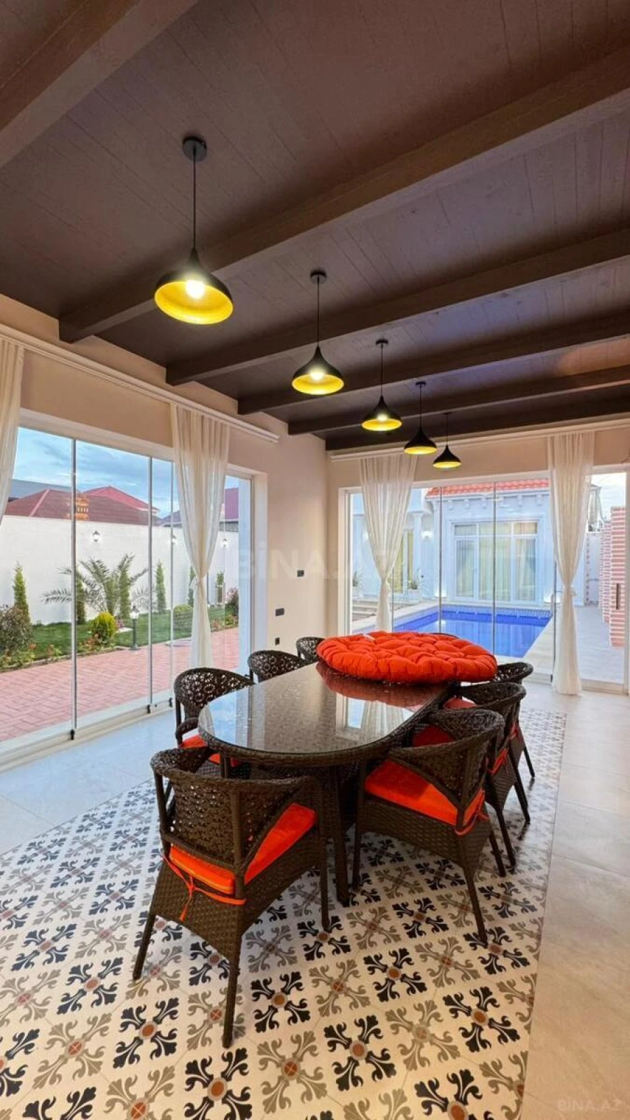 Satılır 5 otaqlı həyət evi 210 m²