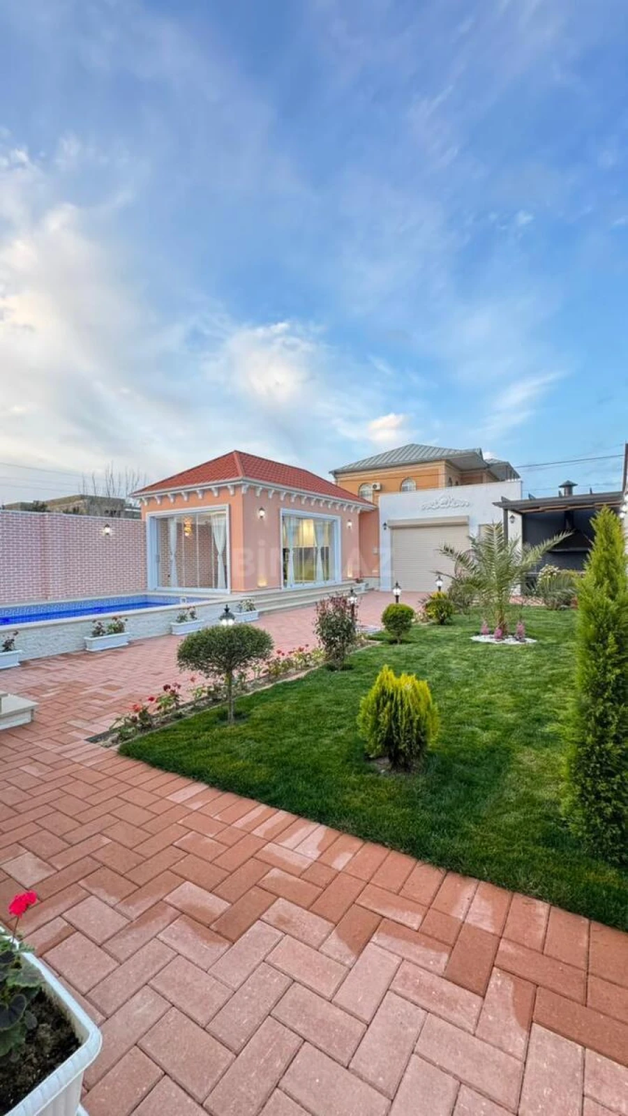 Satılır 5 otaqlı həyət evi 210 m²